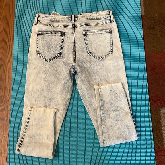 Guess Jeans - Picture 3 of 10